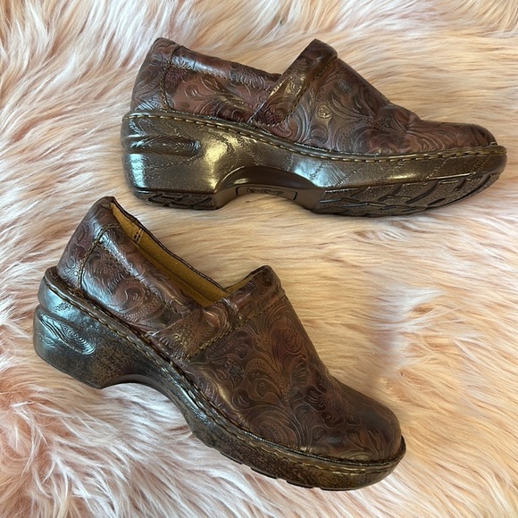BOC B.O.C. Brown Western Punchy Floral Embossed Faux Leather Nurse Clogs Shoes - Picture 2 of 5
